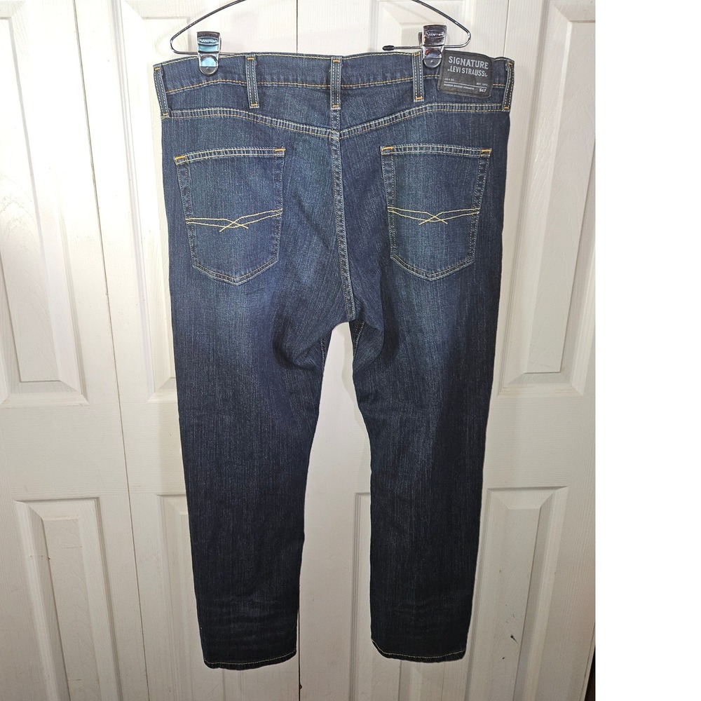Signature Levi Strauss & Co. Men's Relaxed Fit Jeans Dark Wash Classic Denim